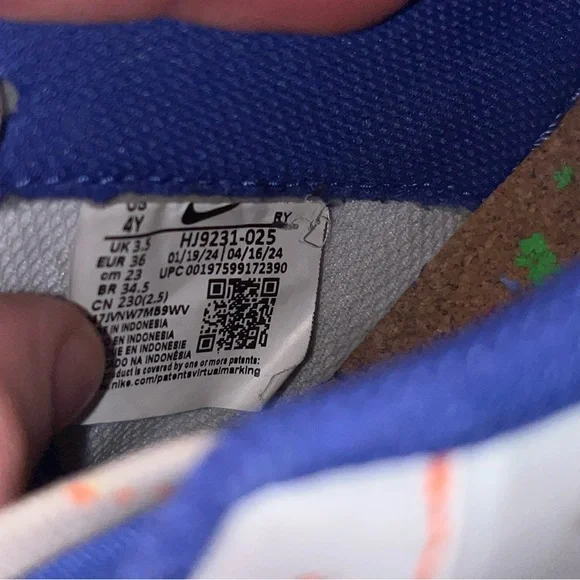 Nike Big Kids Air Force 1 LV8. Very lightly used. Size 4Y. Retail $105 - Picture 14 of 16